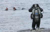 Спасатели достали из реки в Киеве утопленника