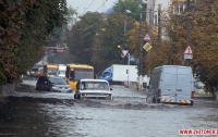 Ливень превратил улицы Житомира в реки (ФОТО)