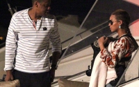 Бейонсе и Джей-Зи прокатили свою дочурку на яхте (ФОТО)