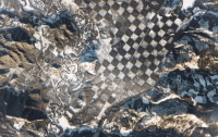 Шахматная доска: из космоса получили фото удивительного места на Земле