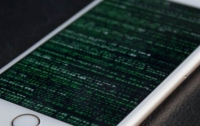 Хакеру удалось обойти систему защиты инженерного прототипа iPhone
