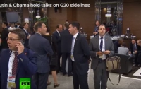 На G20 камеры зафиксировали шпиона-неудачника за Обамой и Путиным (ВИДЕО)