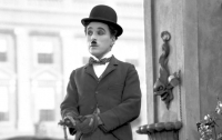В музее Чарли Чаплина собрались 662 его двойника