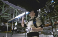 Ford первым в мире сделал экзоскелеты стандартным оснащением для рабочих конвейера