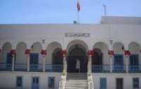 В Тунисе военная техника окружила здание парламента страны