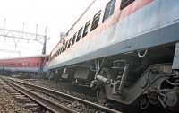 В Индии поезд сошел с рельсов, более 70 человек пострадали
