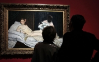 Художница обнажилась перед картиной Мане в Париже