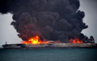 Горящий иранский танкер вынесло к берегам Японии