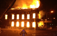 В Великобритании пожарники взорвали часовню 