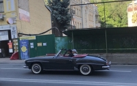 В Киеве появился редкий родстер Mercedes-Benz 50-х годов