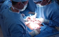 В Китае хирурги повеселились, набив тату на попе пациента во время операции 