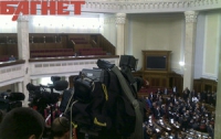 В парламенте перед закрытием сессии подрались «свободовцы» с «регионалами» 