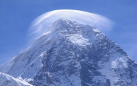 90 туристов застряли на Эвересте из-за бурана