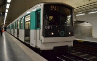 Загадочный взрыв прогремел в метро Парижа