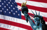 США приостановили выдачу виз по всему миру