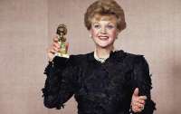 96-летняя Анжела Лэнсбери получит почетную награду 