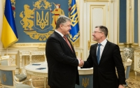 Порошенко обсудил с Волкером размещение миротворцев ООН на Донбассе