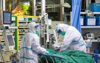 В китайской больнице зараженных коронавирусом обслуживают роботы