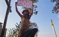Эволюция FEMEN – от топлес до шуб (ФОТО)