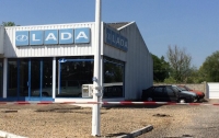 Во Франции нашли брошенный салон Lada