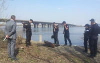 Возле моста Патона в Киеве нашли тело женщины