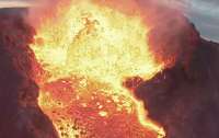 Блогер сжег дрон в жерле вулкана ради эффектного видео