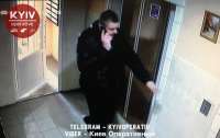 Киевлянку ограбили мужчины, представившиеся соседями