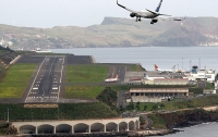 Аэропорт Португалии отменил более 100 рейсов