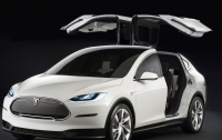 Tesla выводит на рынок кроссовер Model X