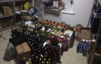 Полицейские изъяли 1,2 тыс. литров фальсифицированного алкоголя известных брендов