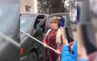 Напали на работников ТЦК и разбили авто: на Хмельнитчине полиция накажет женщин
