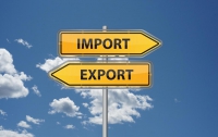 Экспорт товаров в Украине продолжает превышать импорт 