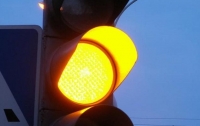 Украинцам разрешили ездить на желтый сигнал светофора